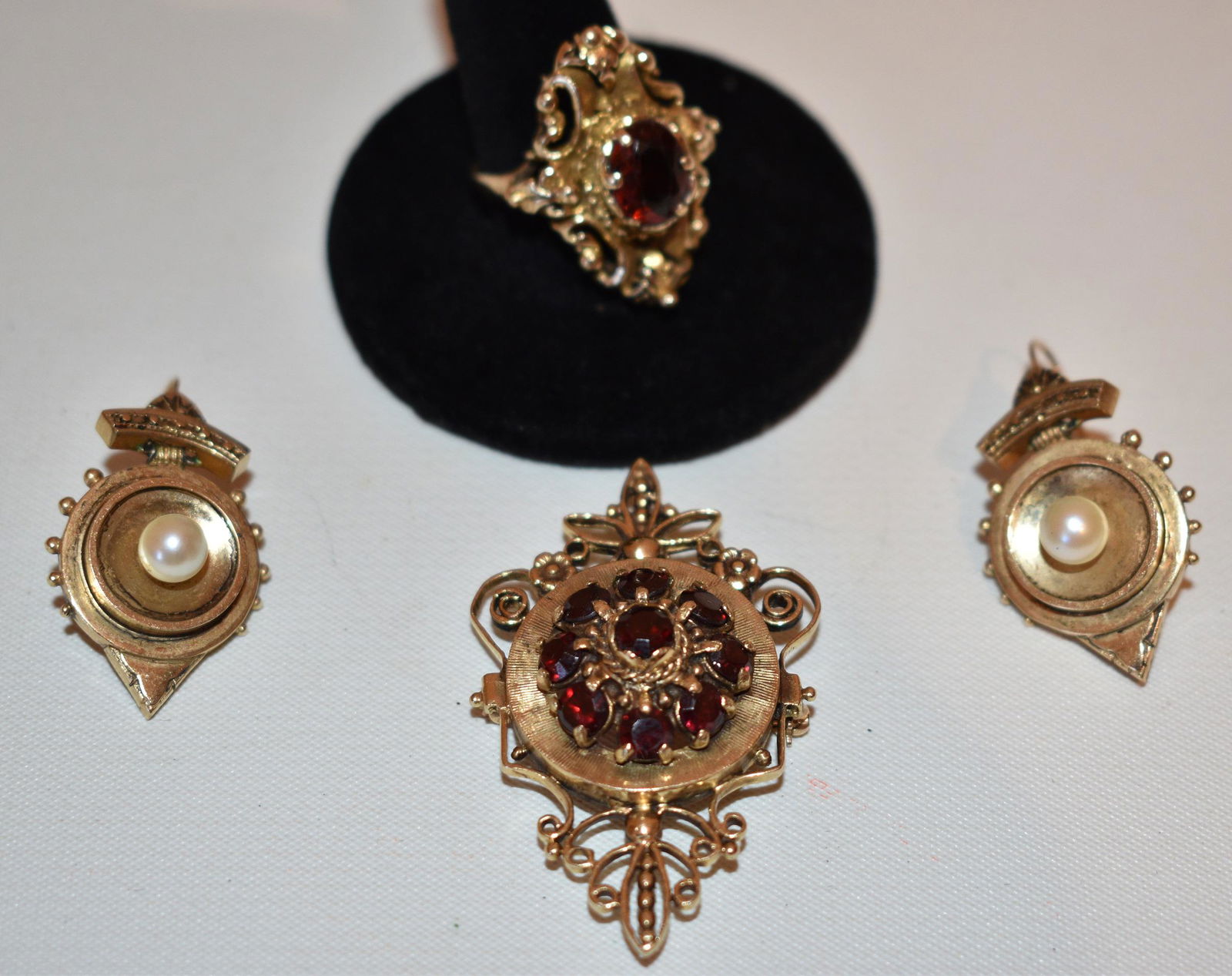 4 VICT. 14KT YELLOW GOLD/GARNET RING, EARRINGS & BROACH (1 of 13)