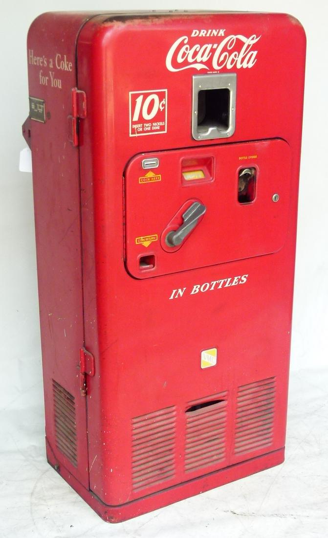 COCA COLA VENDO MODEL #33 10 CENT MACHINE, C. 1950 (1 of 10)