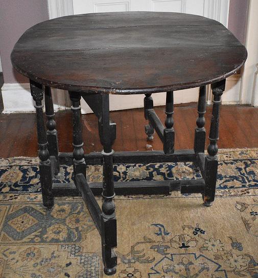 WILLIAM & MARY CARVED WALNUT GATE LEG TABLE, 18TH C. (1 of 13)