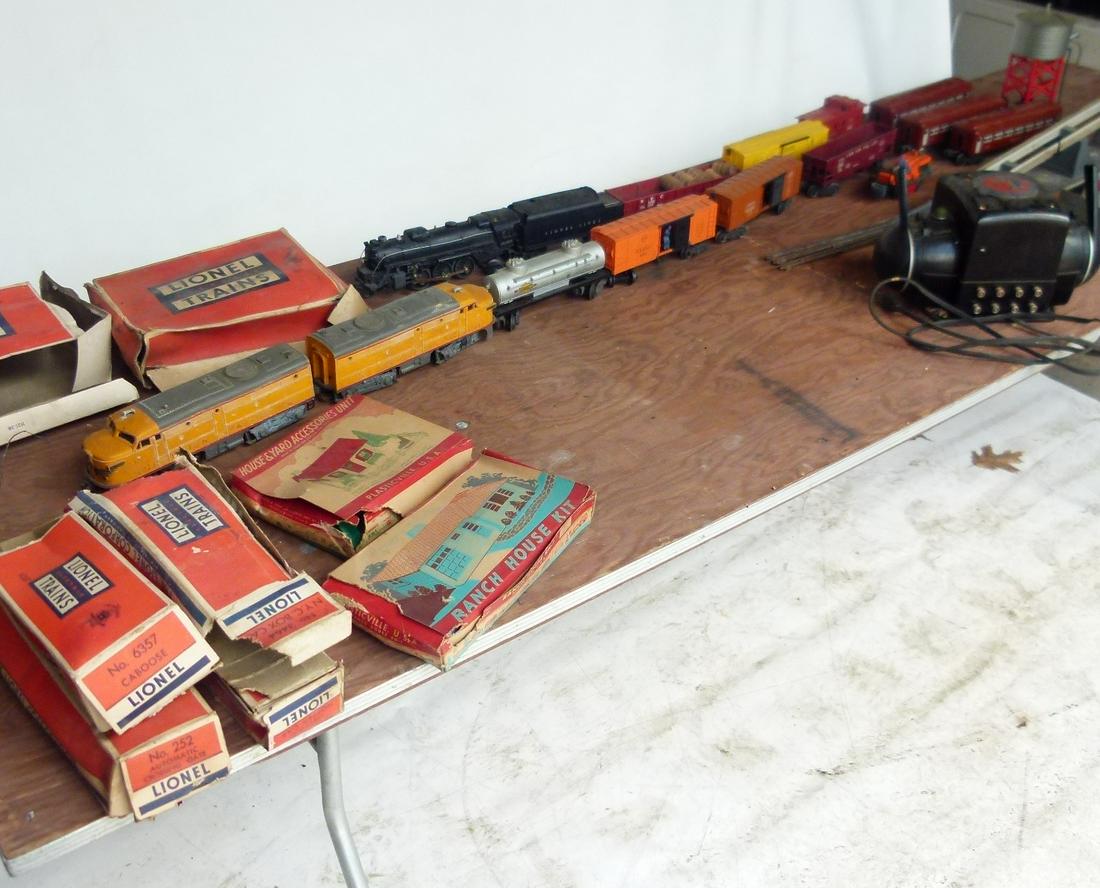 LARGE LOT ASST. LIONEL TRAINS & ACCESSORIES (1 of 14)