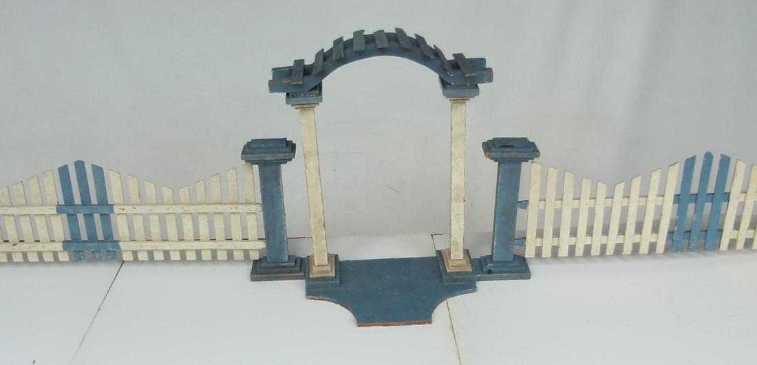 FOLK ART PAINTED CHRISTMAS TREE FENCE W/ ARBOR, 1920/30 (1 of 5)