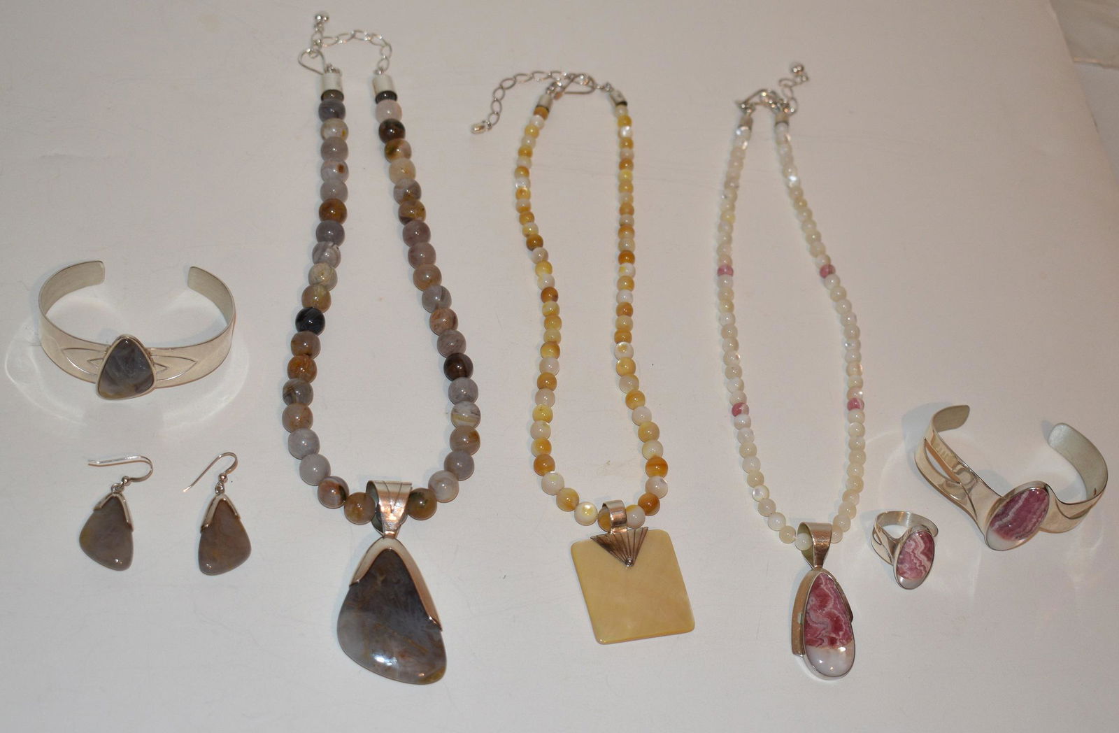 7 CONT. STERLING, MOTHER OF PEARL/ AGATE NECKLACES (1 of 19)