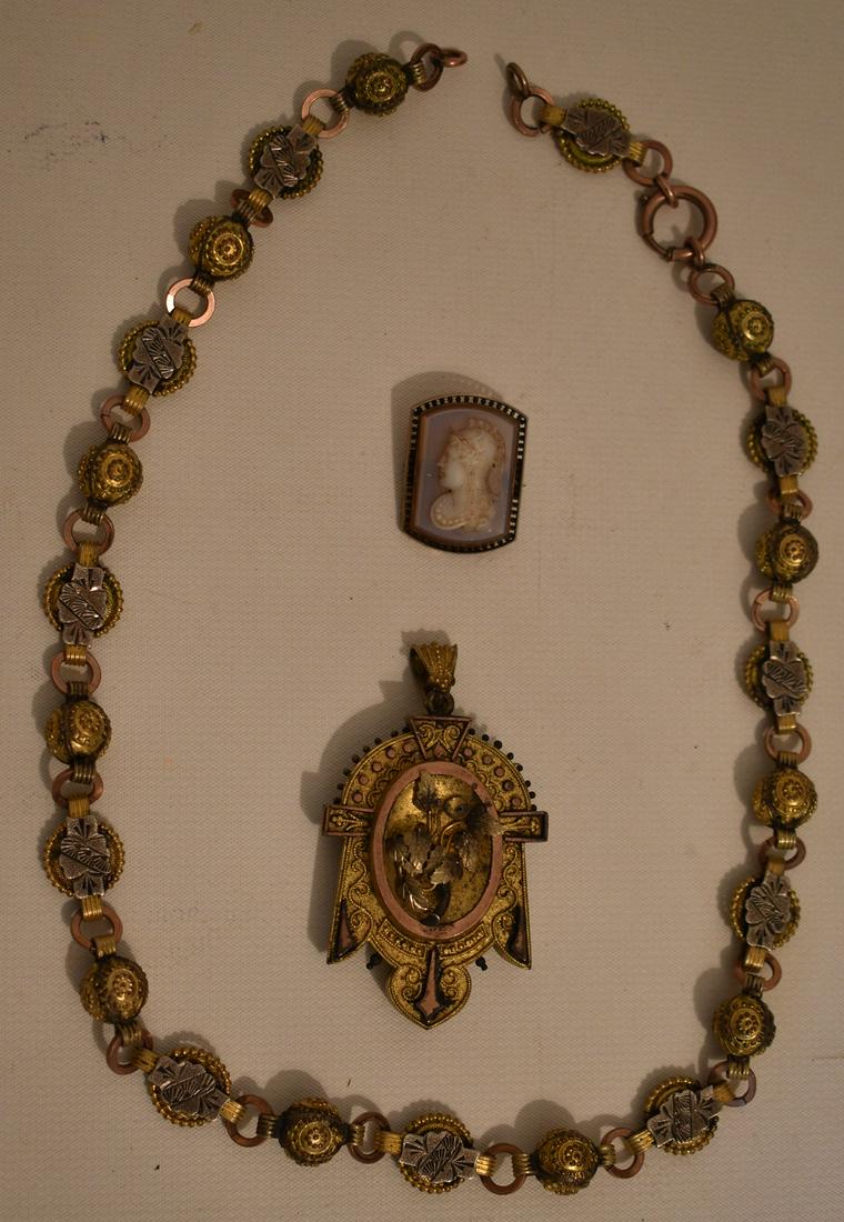 (2) VICTORIAN GOLD TONE NECKLACE/LOCKET, C. 1870: (2) VICTORIAN GOLD TONE NECKLACE/LOCKET, C. 1870, L. 19 1/2", W/ 10KT CAMEO