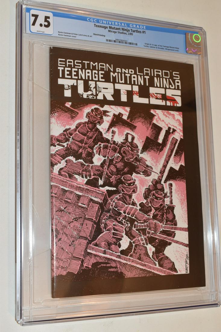 TEENAGE MUTANT NINJA TURTLES #1 COMIC GRADED 7.5 (1 of 5)