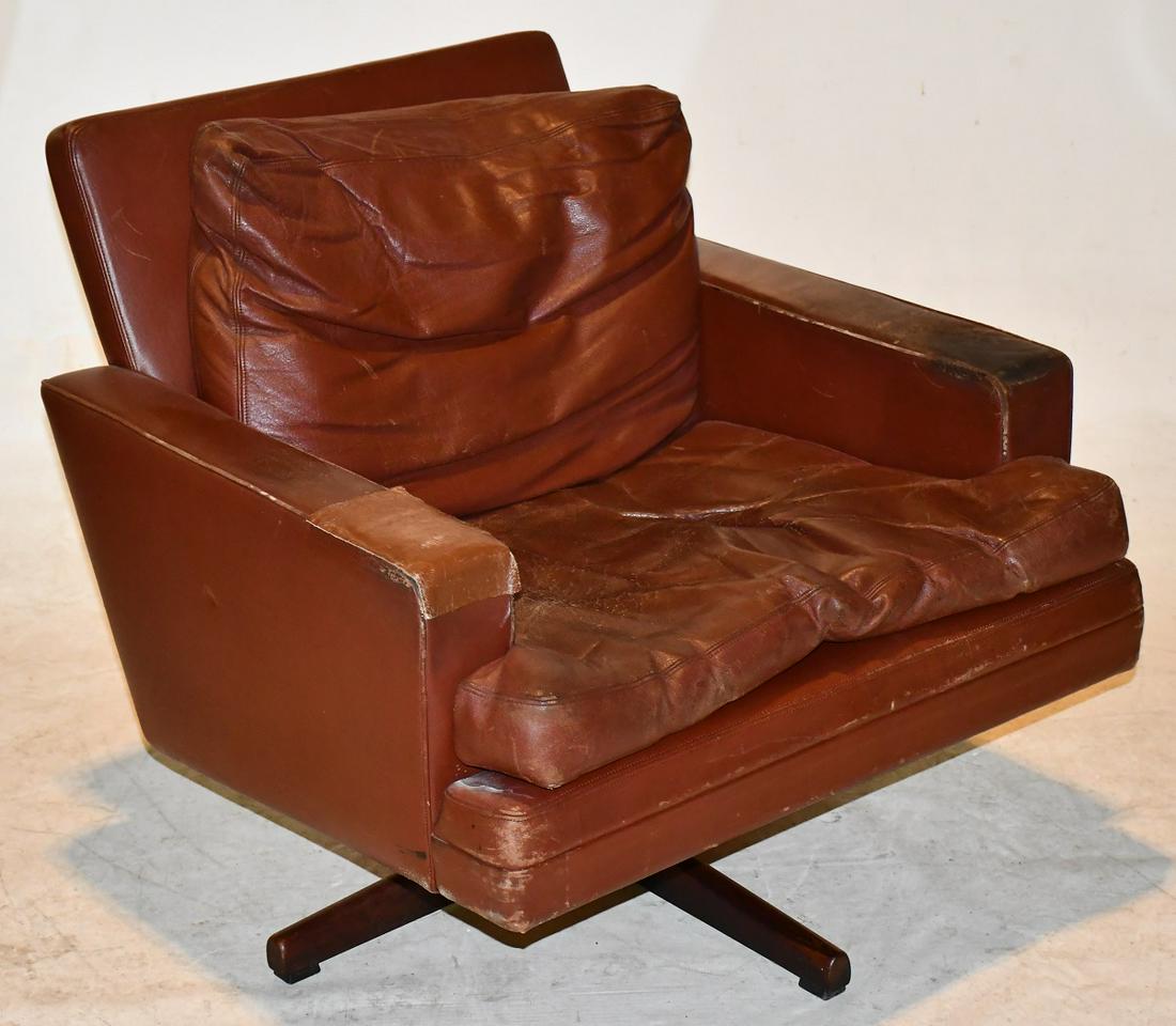 M. C. MODERN LEATHER/ROSEWOOD SWIVEL EASY CHAIR (1 of 4)