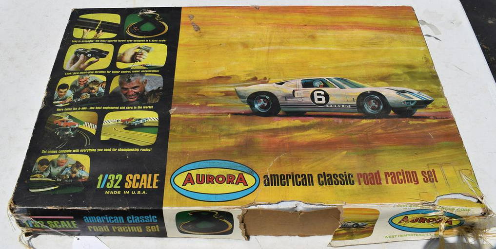 Aurora American Classic Road Racing Set W/2 Cars
