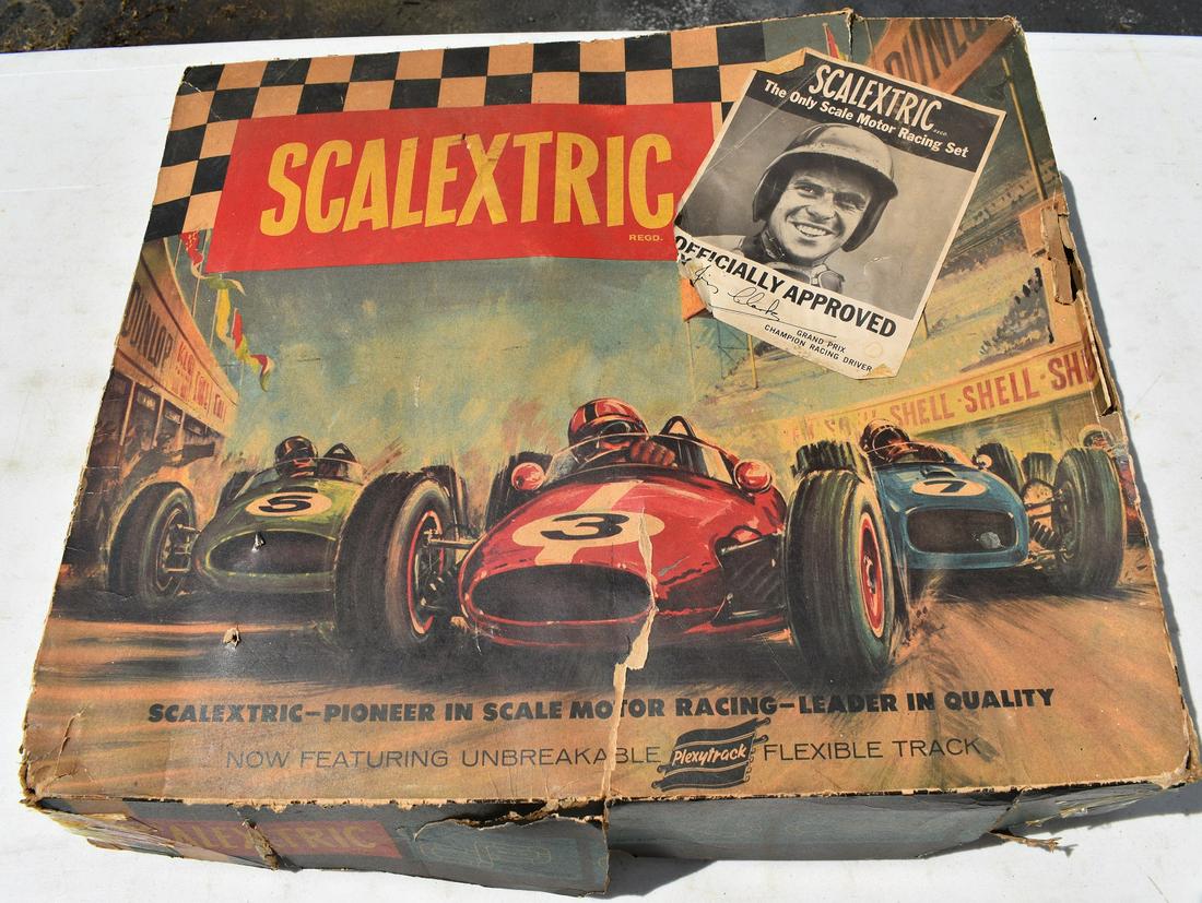 RARE SCALEXTRIC SET NO. 60 W/2 CARS INCL. ASTON MARTIN (1 of 13)