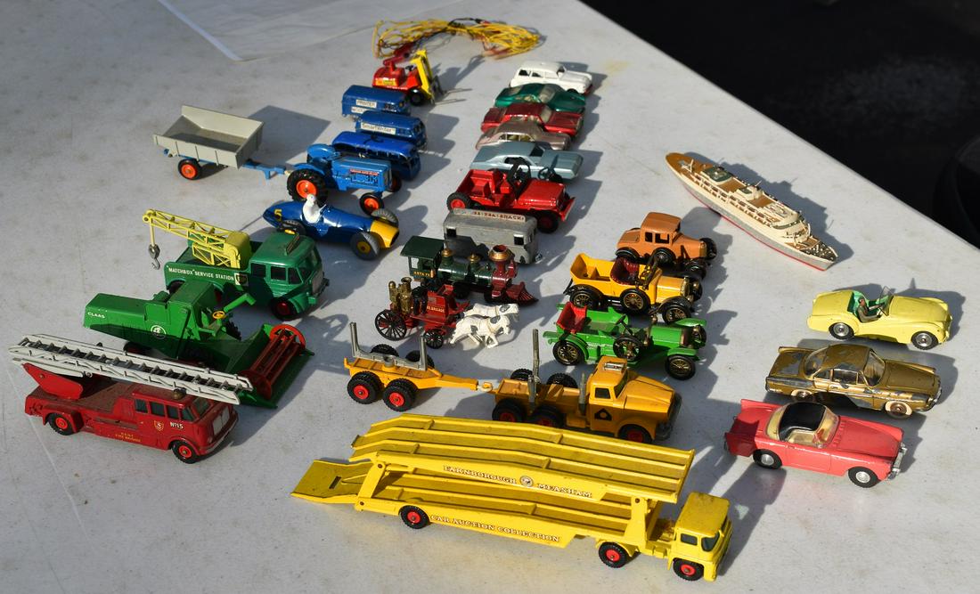 LOT ASSORTED MATCH BOX DINKY & SPOT-ON CARS (1 of 9)