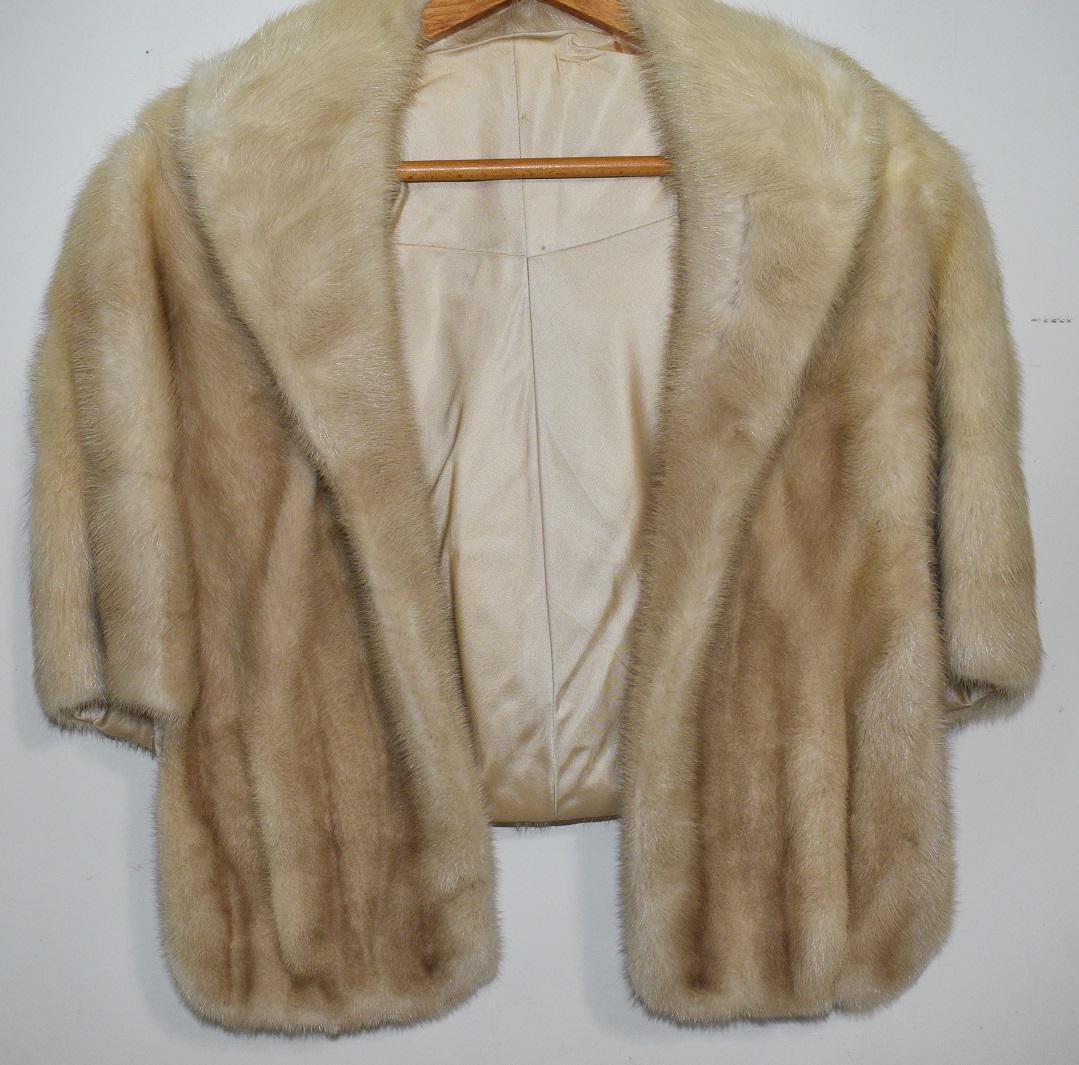 VINTAGE WHITE MINK STOLE, C. 1930: VINTAGE WHITE MINK STOLE, C. 1930