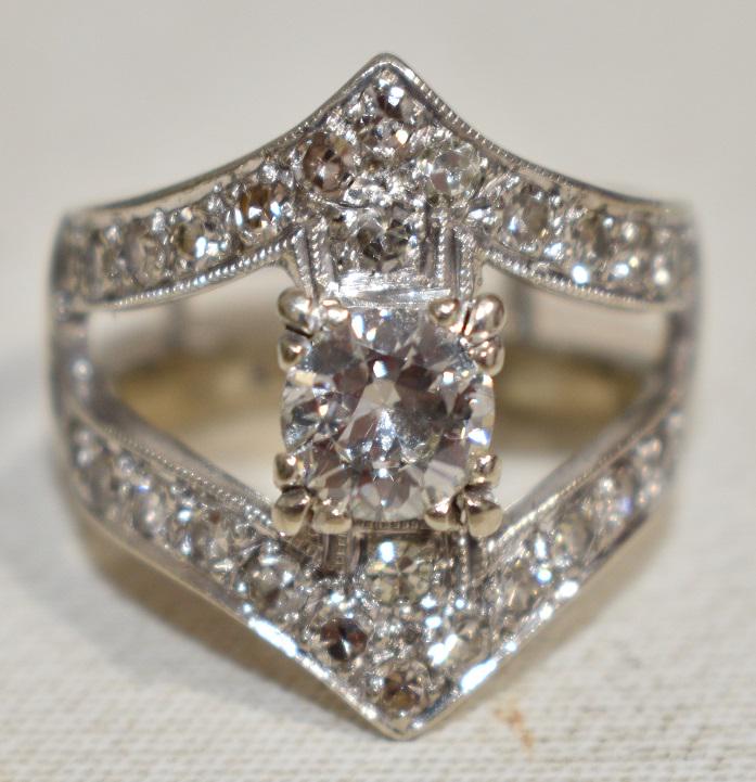 EDWARDIAN 14KT WH. GOLD DIAMOND RING W/ APPROX. 3 CTS: EDWARDIAN 14KT WHITE GOLD DIAMOND RING W/ APPROX. 3 CTS BRIGHT WHITE DIAMONDS, 1 CT CENTER STONE, 28 FULL CUT SIDE STONES, W. 4.1 DWT, SIZE 6 1/2