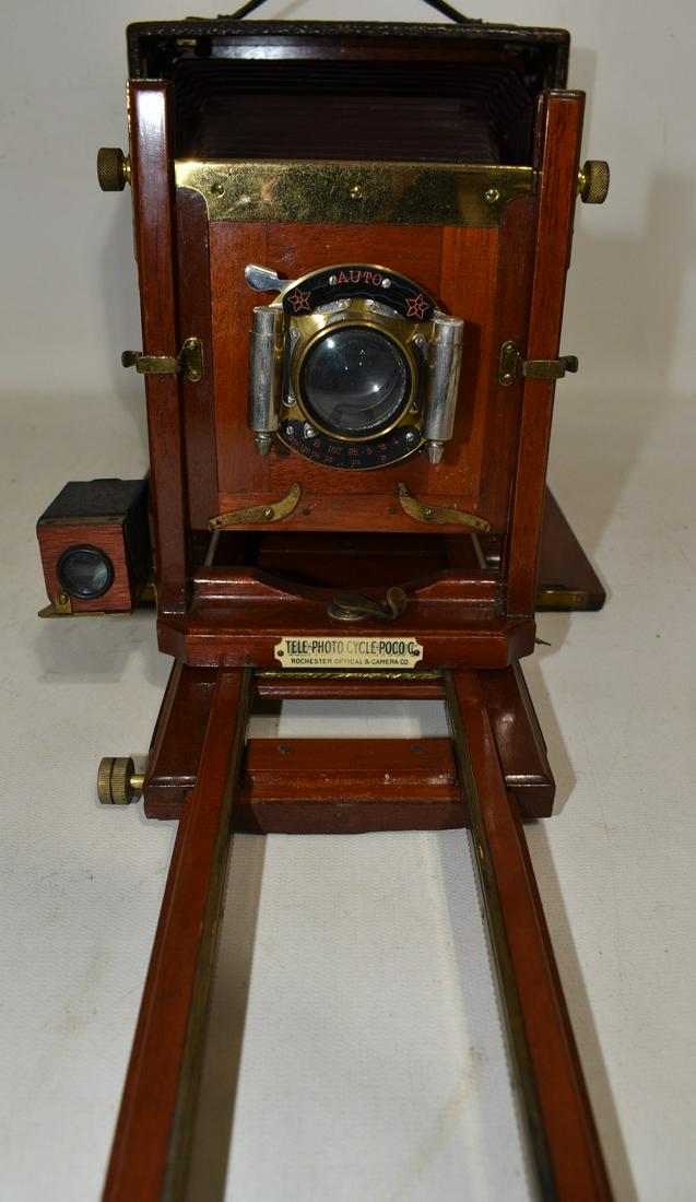 VINT. TELE-PHOTO CYCLE-POCO BELLOWS CAMERA W/SLIDES: VINTAGE TELE-PHOTO CYCLE-POCO BELLOWS CAMERA WITH GLASS SLIDES, ROCHESTER OPTICAL & CAMERA CO., 19/20TH C., H. 9", W. 9", D. 3 3/4"