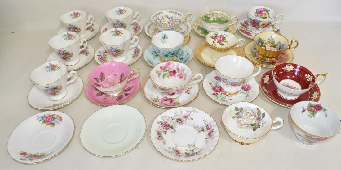 LOT ASSORTED TEA CUPS AND SAUCERS, C. 1960: LOT ASSORTED TEA CUPS AND SAUCERS, C. 1960
