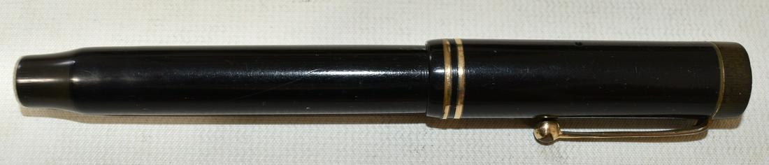 PARKER DUOFOLD BLACK BAKELITE FOUNTAIN PEN, C. 1940: PARKER DUOFOLD BLACK BAKELITE FOUNTAIN PEN, C. 1940, L. 5 1/2"