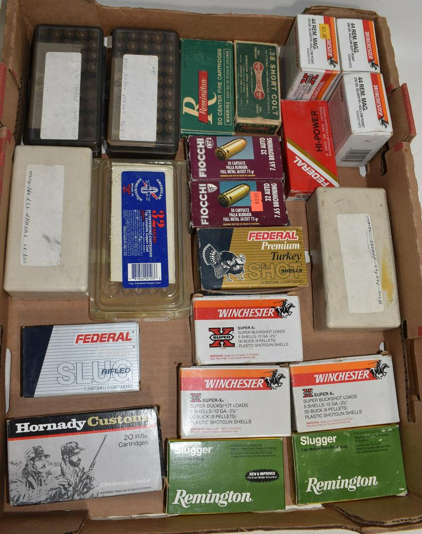 LOT ASST. AMMO INCL. 44 MAG, 32 AUTO, 12 GAUGE SLUGS: LOT ASSORTED AMMO INCL. 44 MAG, 32 AUTO, 12 GAUGE SLUGS, 7.65/380 CAL., ETC. (RELOADS)