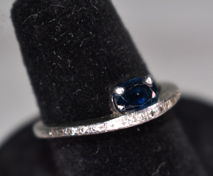 ART DECO PLATINUM/BLUE SAPPHIRE RING, C. 1930/40 (1 of 7)