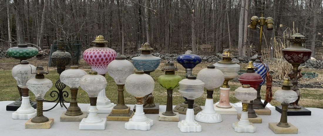 LOT (20) ASSORTED PATTERN GLASS KEROSENE LAMPS, 19TH C. (1 of 11)