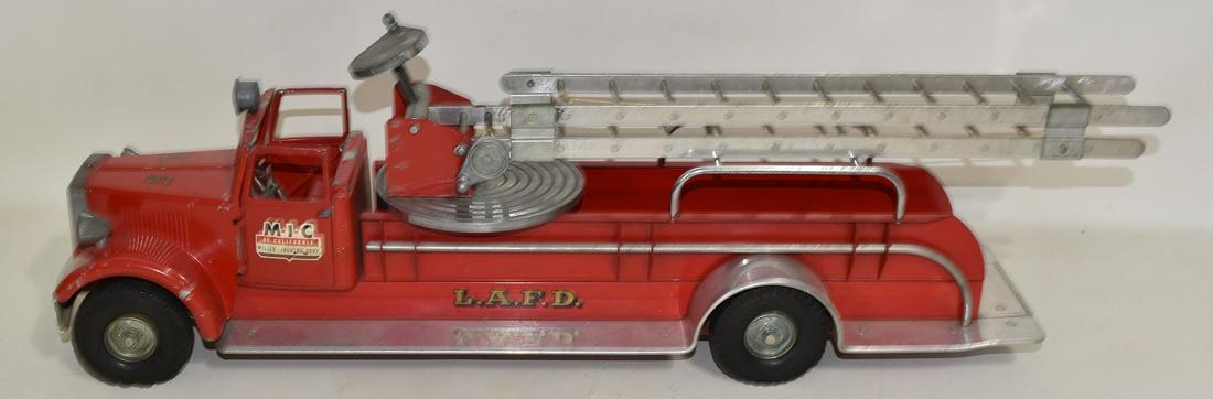 MILLER-IRONSTONE BROCKWAY LAFD AERIAL LADDER FIRE TRUCK (1 of 14)