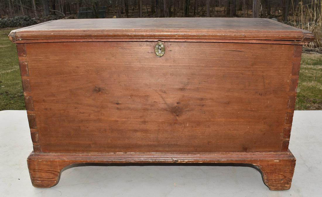 COUNTRY CHIPPENDALE PINE BLANKET BOX, 19TH C. (1 of 12)