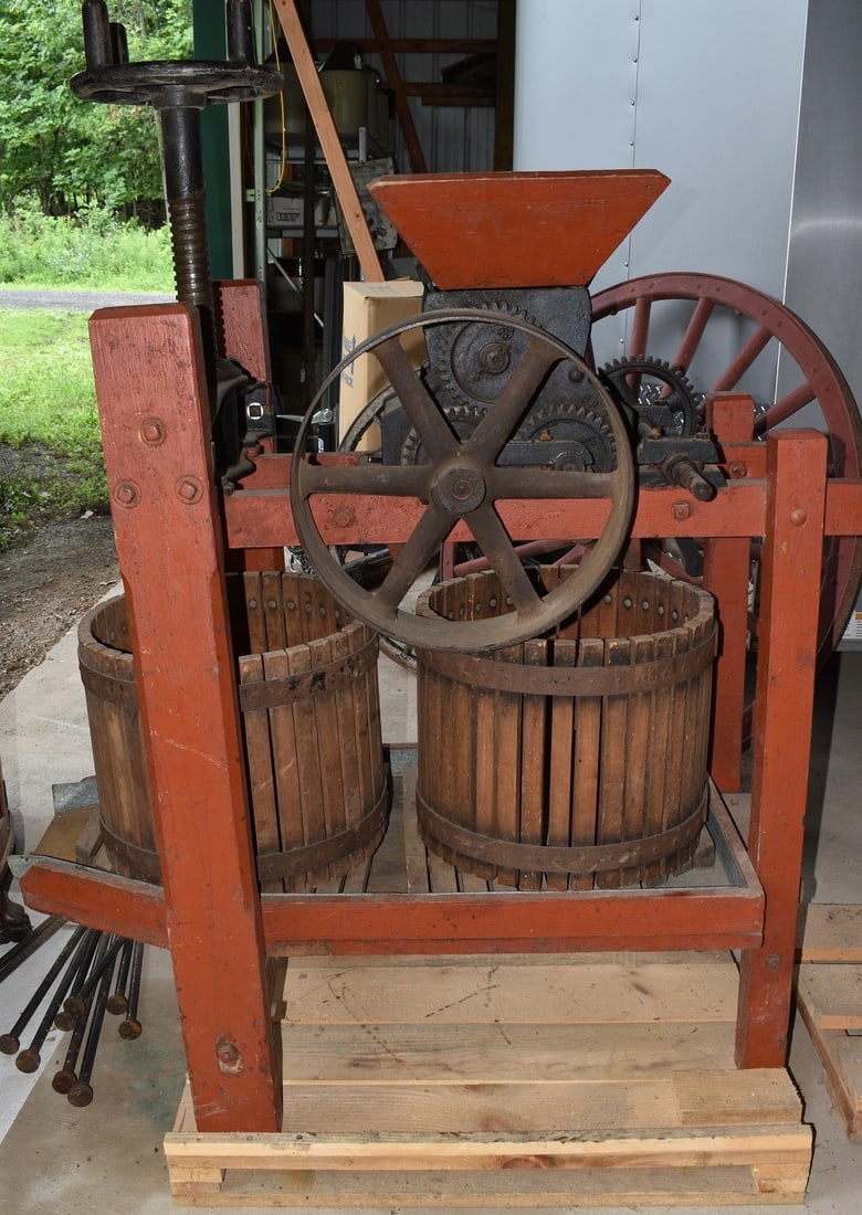 EARLY CAST IRON/PINE APPLE PRESS W/2 STRAINERS, WORKING (1 of 16)