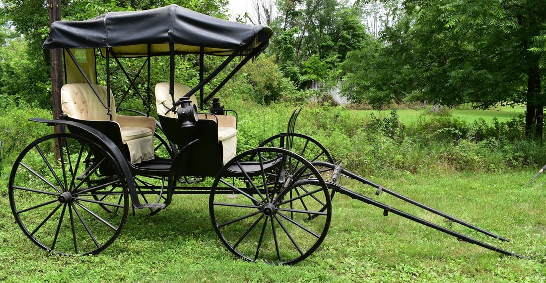 ANTIQUE SURREY 4 SEATER/OLDER RESTORATION W/DIETZ LAMPS: ANTIQUE SURREY 4 SEATER, OLDER RESTORATION W/DIETZ HEAD LAMPS, H. 85" W. 65" L. W/HORSE SHAFT 16'
