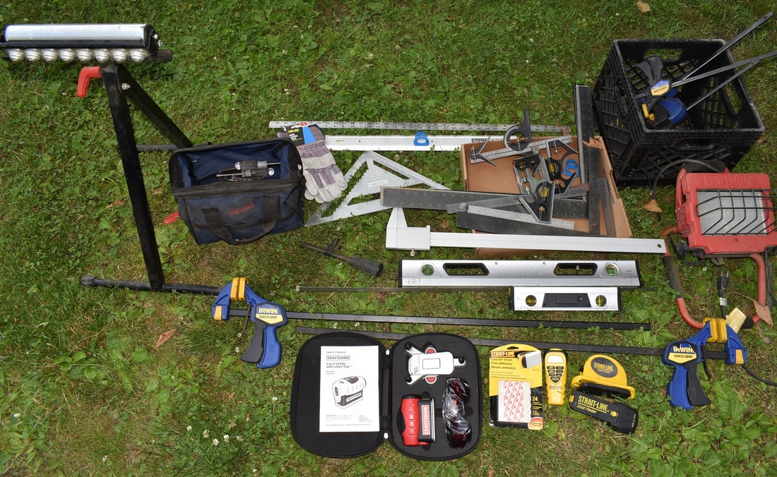 LOT TOOLS INCL. CLAMPS, ROLLER HORSE, LEVELS, RULERS (1 of 10)