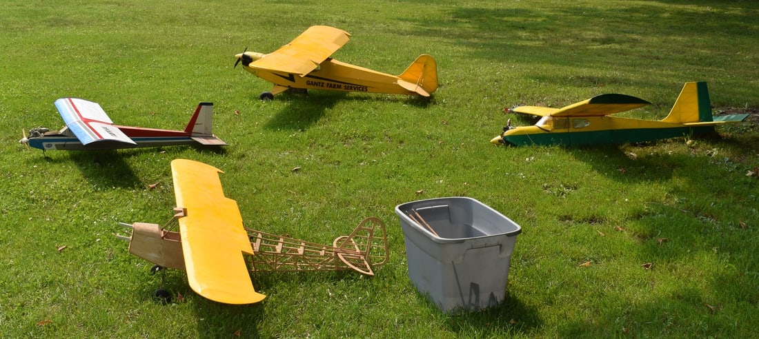 LOT (4) REMOTE CONTROL AIRPLANES, C. 1980/90 (W/ PARTS) (1 of 20)