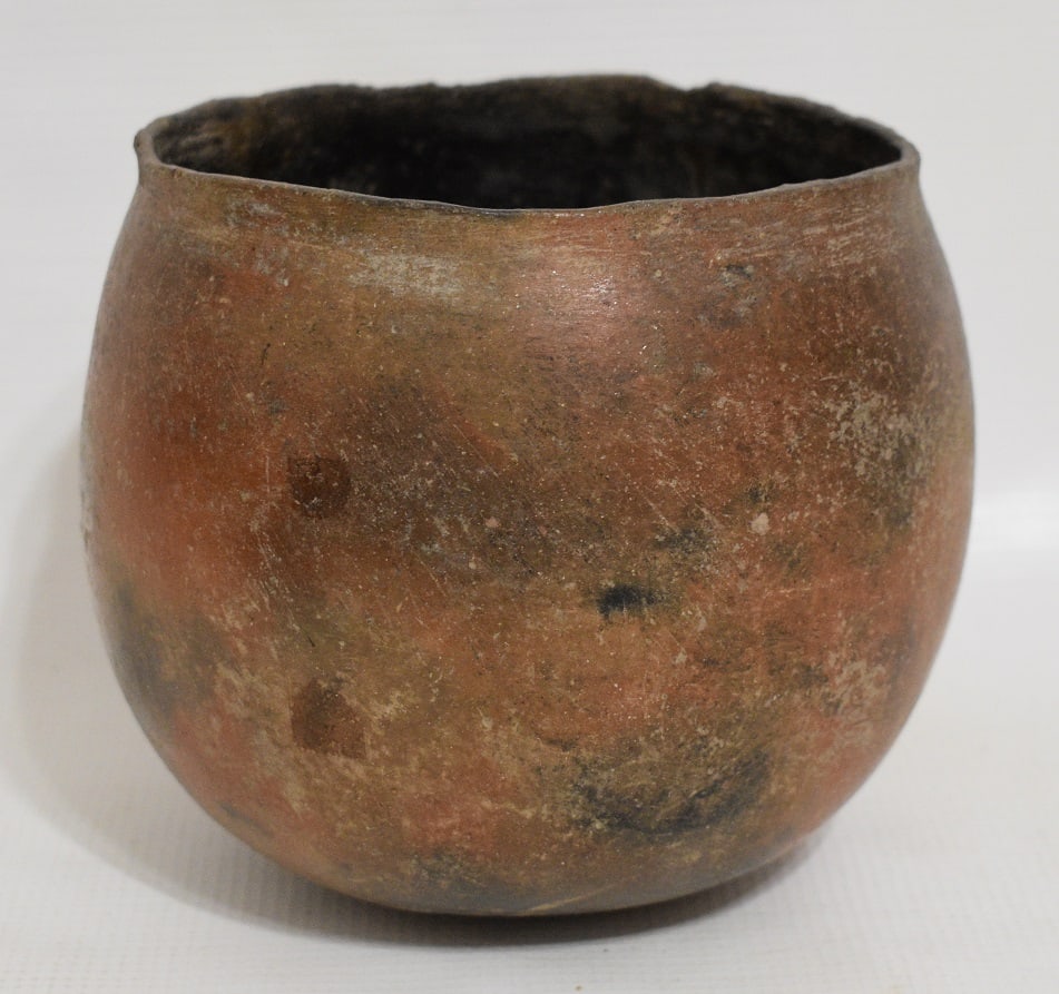 SOUTHWEST AMERICAN INDIAN UTILITARIAN POT, 18/19TH C. (1 of 7)