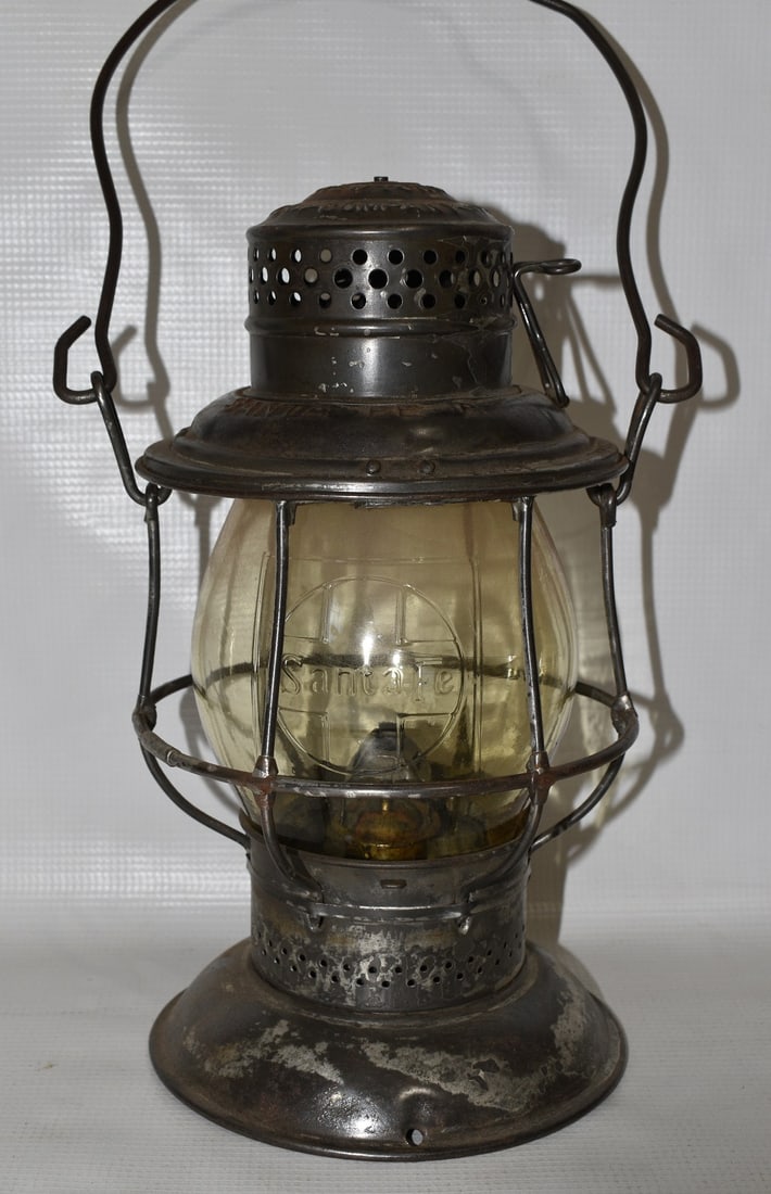 SANTA FE RAILROAD LANTERN W/CAST CLEAR GLOBE #31610 (1 of 15)