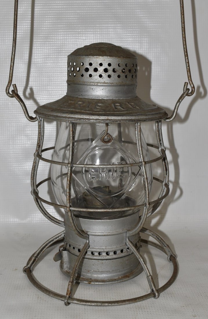 ERIE RAILROAD LANTERN W/CLEAR CAST DIAMOND GLOBE (1 of 11)