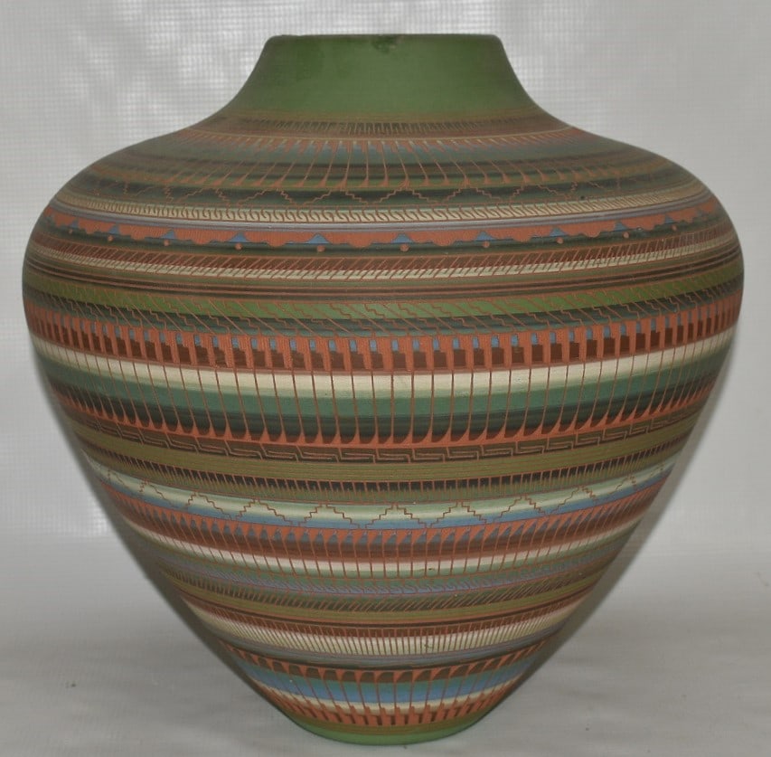 NAVAJO AM. INDIAN SCULPTED VESSEL SIGNED MYRON CHARLIE (1 of 10)