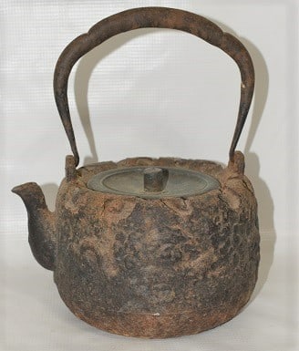 JAPANESE MEJI PERIOD CAST IRON WATER KETTLE, SIGNED LID (1 of 13)