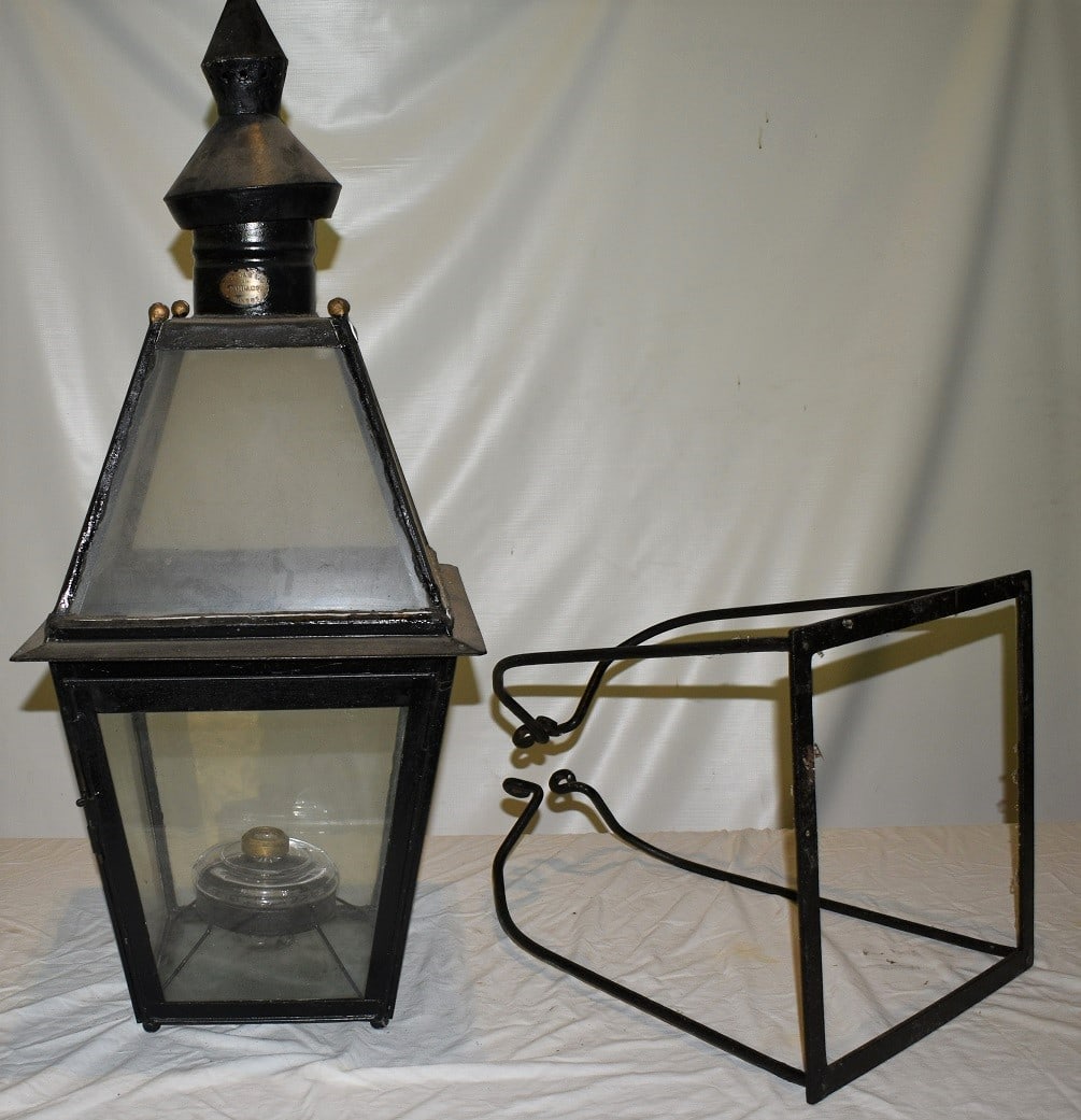 VICTORIAN IRON POST LAMP W/BRACKET, C. 1890, H. 36" (1 of 9)