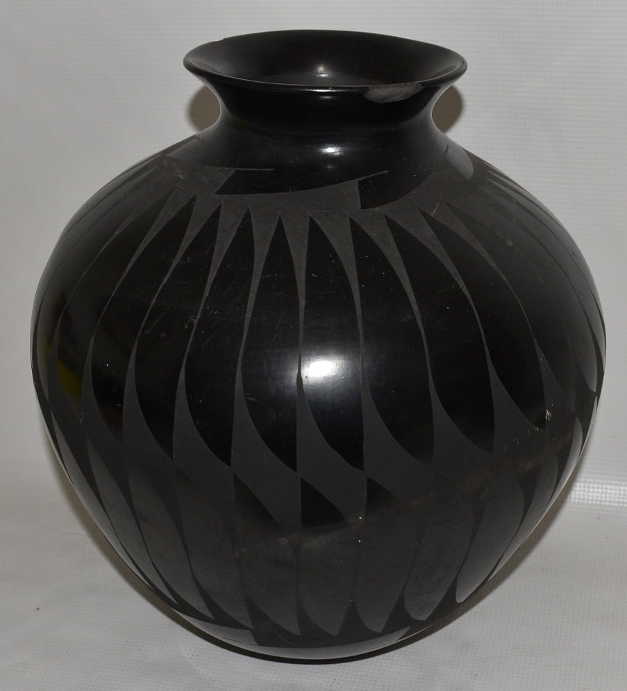 SW AM. INDIAN BLACKWARE POTTERY SIGNED TOMAS OZUNA (1 of 8)