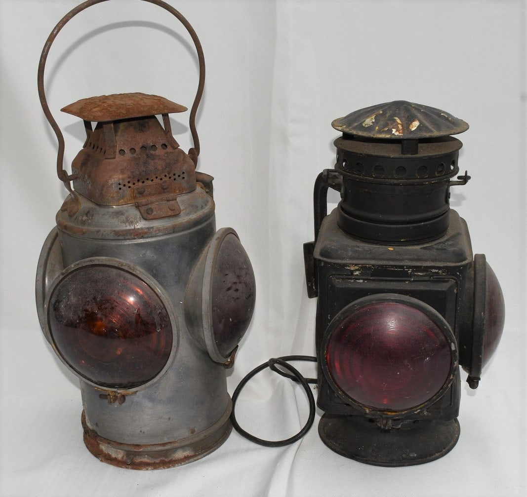 2 PENNSYLVANIA RR LANTERNS INCL. CABOOSE & HAND HELD (1 of 15)