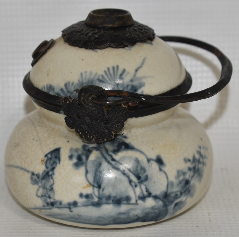 EARLY JAPANESE BLUE DECORATED TEAPOT EDO PERIOD (1 of 9)