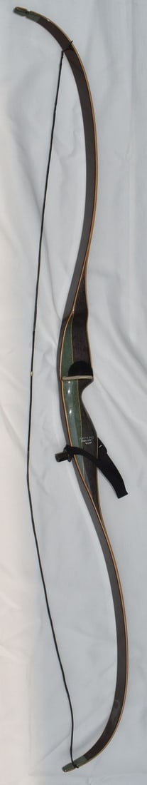 BEAR GRIZZLY GLASS POWERED SEMI RE-CURVE BOW, 40 LB.: BEAR GRIZZLY GLASS POWERED SEMI RE-CURVE BOW, 40 LB, L. 53 1/2"