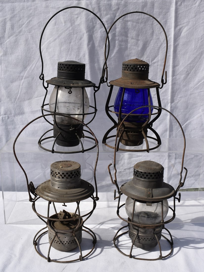 4 PENNSYLVANIA RAILROAD LANTERNS W/CLEAR & BLUE GLOBES: LOT (4) PENNSYLVANIA RAILROAD LANTERNS W/CLEAR & BLUE GLOBES