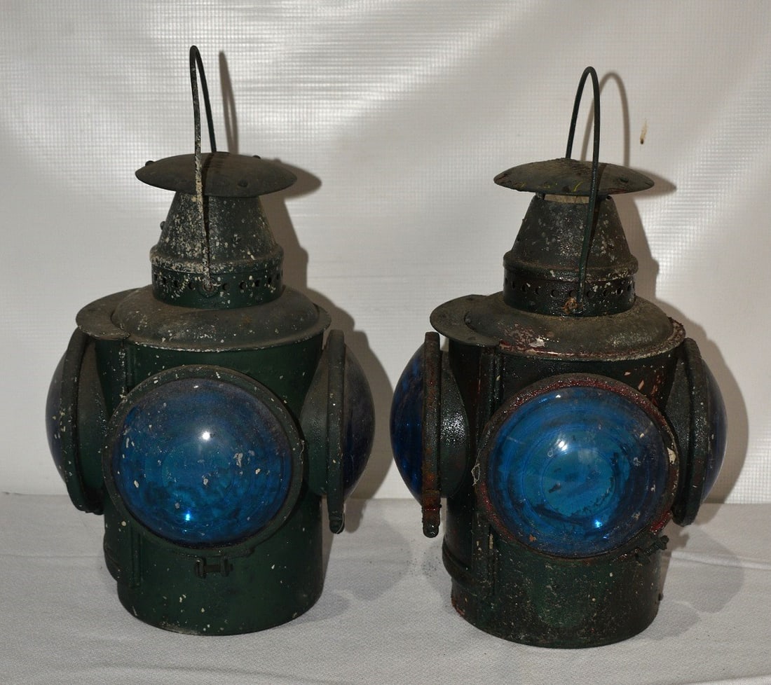 LOT (2) EARLY RAILROAD LANTERNS INCL. BRAKEMANS, 19TH C: LOT (2) EARLY RAILROAD LANTERNS INCL. BRAKEMANS, 19TH C.