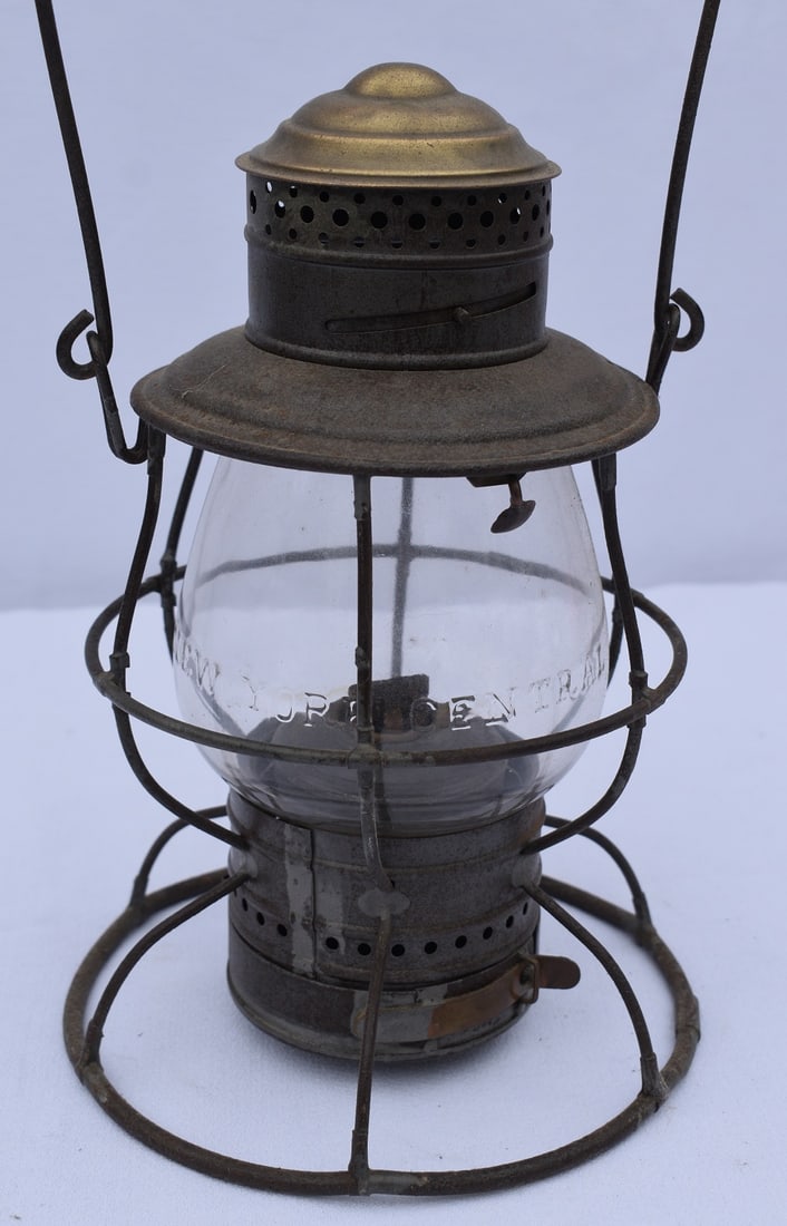 NY CENTRAL EXTENDED BASE RR LANTERN W/CLEAR CAST GLOBE: NEW YORK CENTRAL EXTENDED BASE RAILROAD LANTERN W/CLEAR CAST GLOBE
