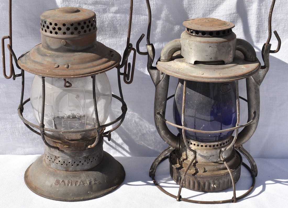 2 INCL. SANTA FE W/ LOGO CAST & W. MARYLAND RR LANTERNS: LOT (2) INCL. SANTA FE RAILROAD LANTERN W/ LOGO CAST GLOBE & WESTERN MARYLAND W/BLUE GLOBE
