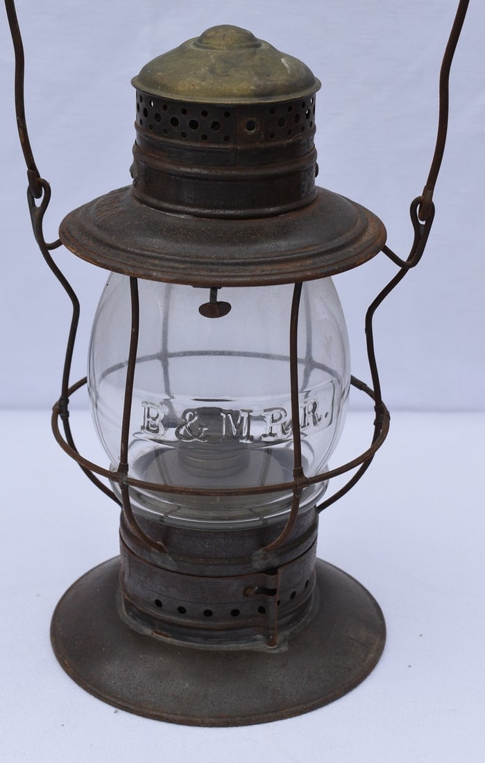 BOSTON & MAINE RAILROAD LANTERN W/BARREL GLOBE, 19TH C.: BOSTON & MAINE RAILROAD LANTERN W/BARREL GLOBE, 19TH C.