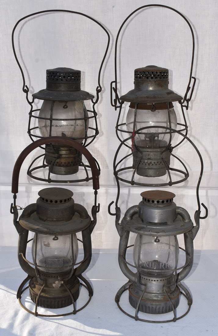 4 NY, NH & H RR LANTERNS W/CLEAR ETCHED & CAST GLOBES: LOT (4) NEW YORK, NEW HAVEN & HARTFORD RAILROAD LANTERNS W/CLEAR ETCHED & CAST GLOBES