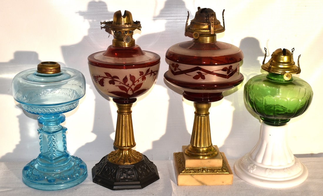 LOT (4) VICTORIAN KEROSENE LAMPS, 19TH C.: LOT (4) VICTORIAN KEROSENE LAMPS, 19TH C., H. TALLEST 14"
