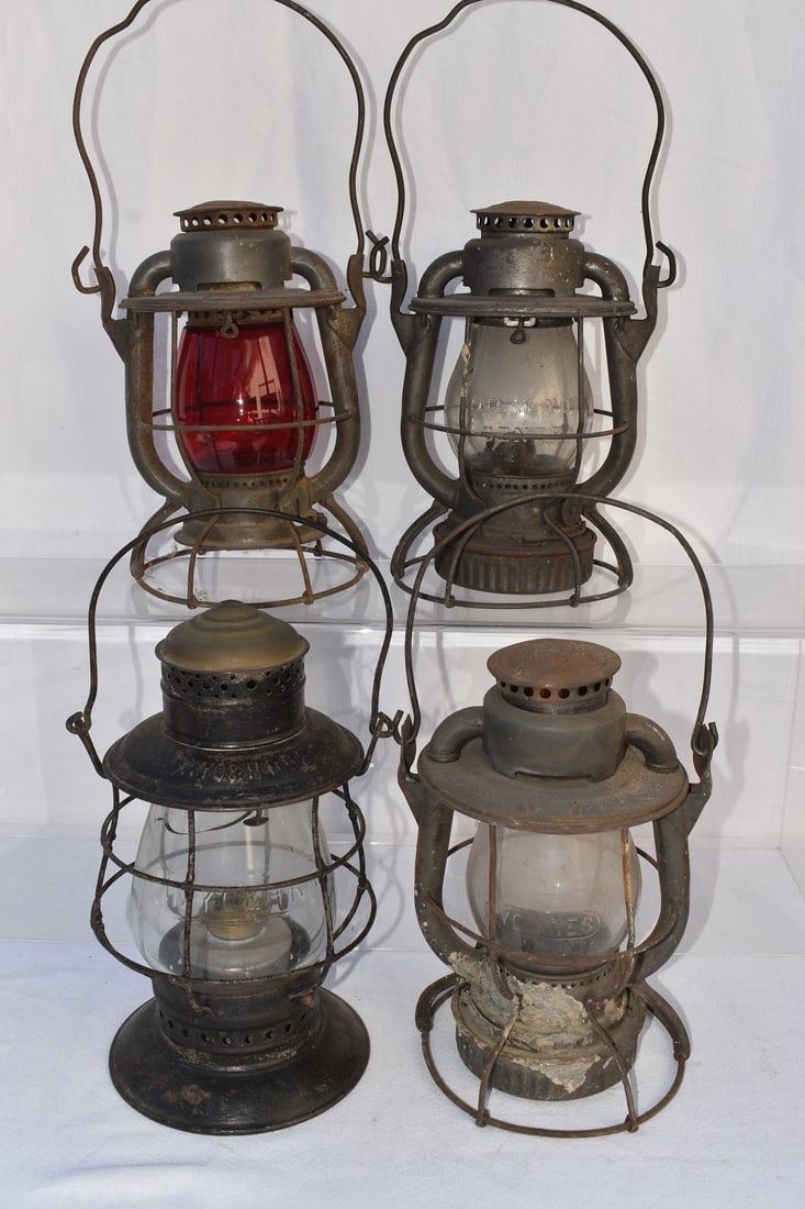 4 INCL. N.Y.C./N.Y.C. & H.R. RR LANTERNS W/CLEAR/RED: LOT (4) INCL. N.Y.C./N.Y.C. & H.R. RAILROAD LANTERNS W/CLEAR CAST & RED GLOBES