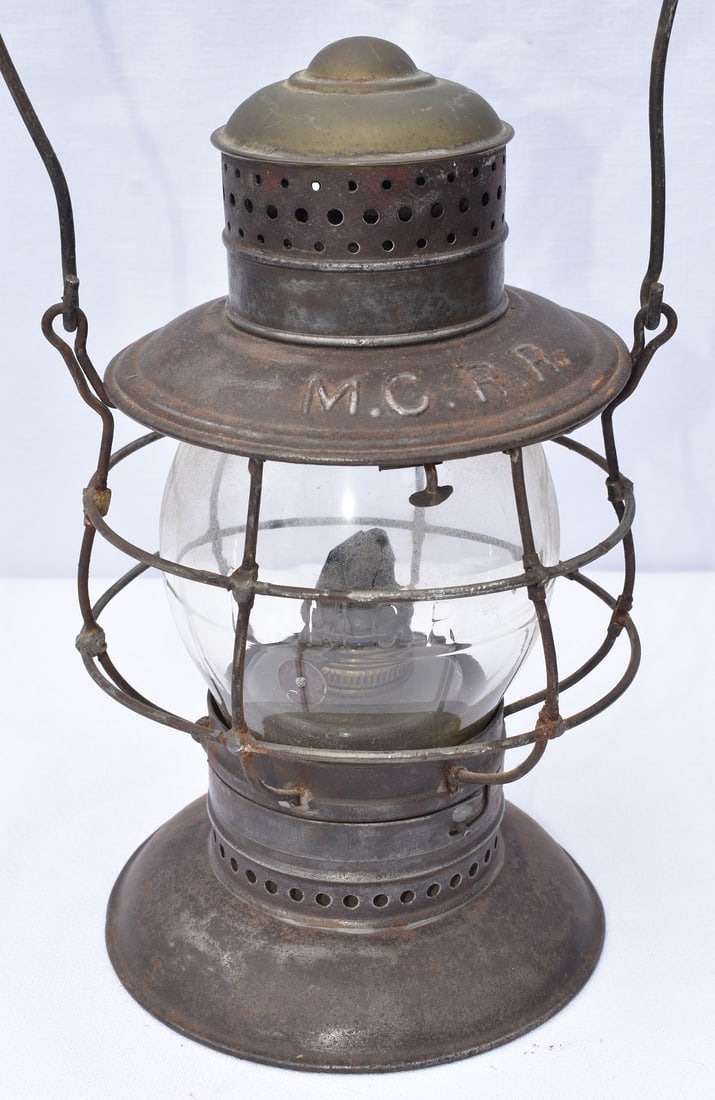 MAINE CENTRAL RAILROAD LANTERN W/CLEAR CAST GLOBE: MAINE CENTRAL RAILROAD LANTERN W/CLEAR CAST GLOBE, 19/20TH C.