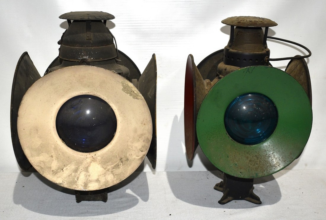 LOT (2) EARLY RAILROAD SWITCH LANTERNS, 19/20TH C.: LOT (2) EARLY RAILROAD SWITCH LANTERNS, 19/20TH C.