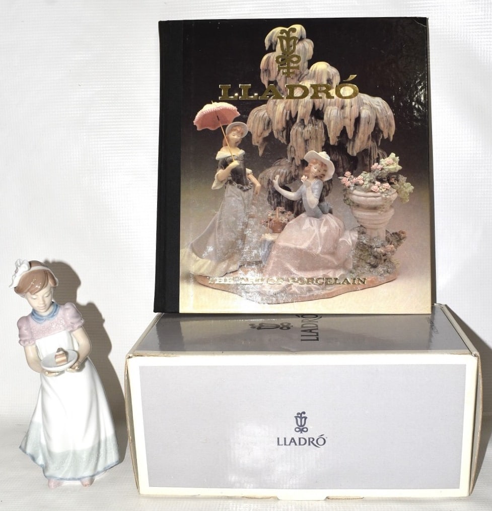 2 LLADRO HAPPY BIRTHDAY FIGURINE/VOL. ART OF PORCELAIN: (2) LLADRO HAPPY BIRTHDAY FIGURINE/VOLUME THE ART OF PORCELAIN, C. 1970/80, W/ORIG. BOX