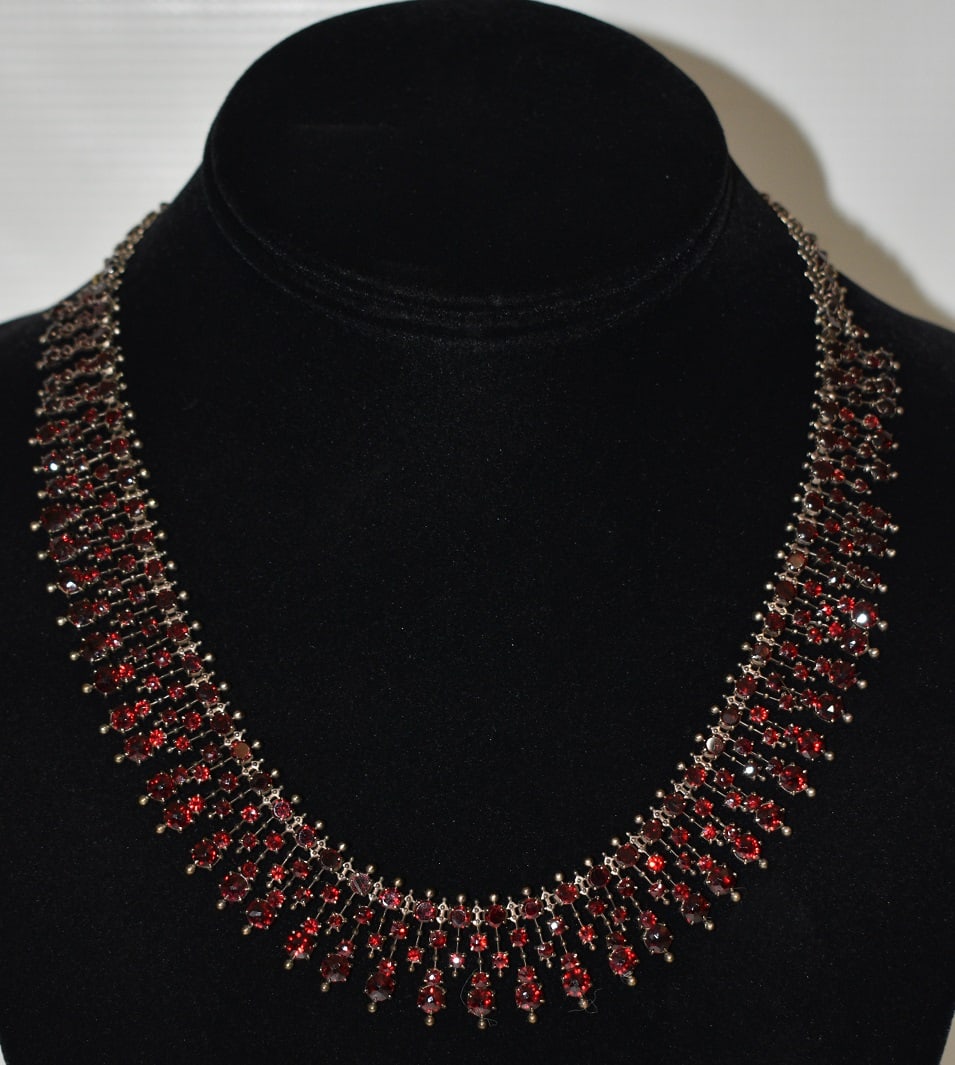 GARNET ETRUSCAN STYLE GILT SILVER MULTI FACET NECKLACE: EXCEPTIONAL GARNET ETRUSCAN STYLE GILT SILVER MULTI FACETED NECKLACE, C. 1890, L. 18" DROP 1"