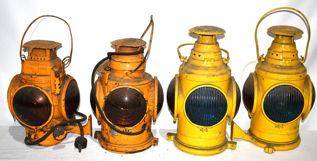 4 EARLY RR BRAKEMANS LANTERNS INCL. B& M, D & R.G.W. RR: LOT (4) EARLY RAILROAD BRAKEMANS LANTERNS INCL. B & M, D & R G.W. RR, 19/20TH C.
