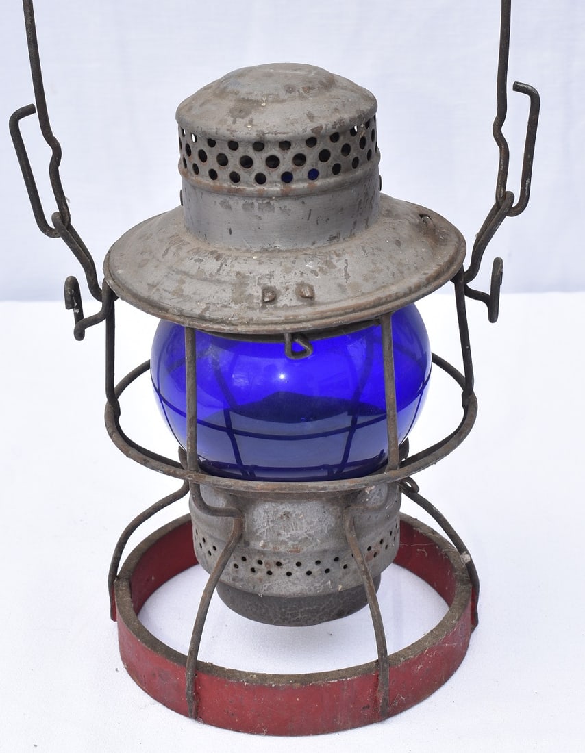 NICKEL PLATE ROAD WEIGHTED BOTTOM RR LANTERN W/BLUE: NICKEL PLATE ROAD WEIGHTED BOTTOM RAILROAD LANTERN W/BLUE GLOBE